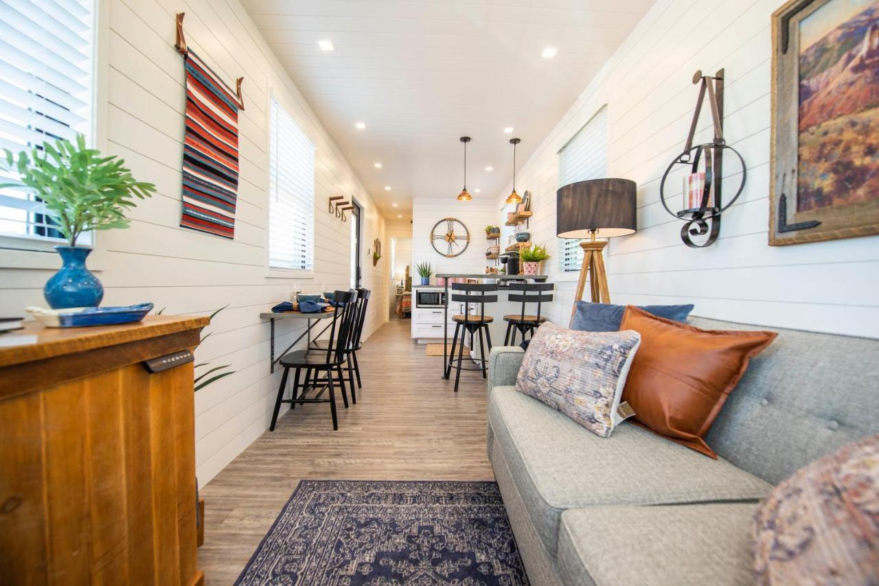 Villa La Casita-Shipping Container House Near Magnolia/Baylor à Bellmead Extérieur photo