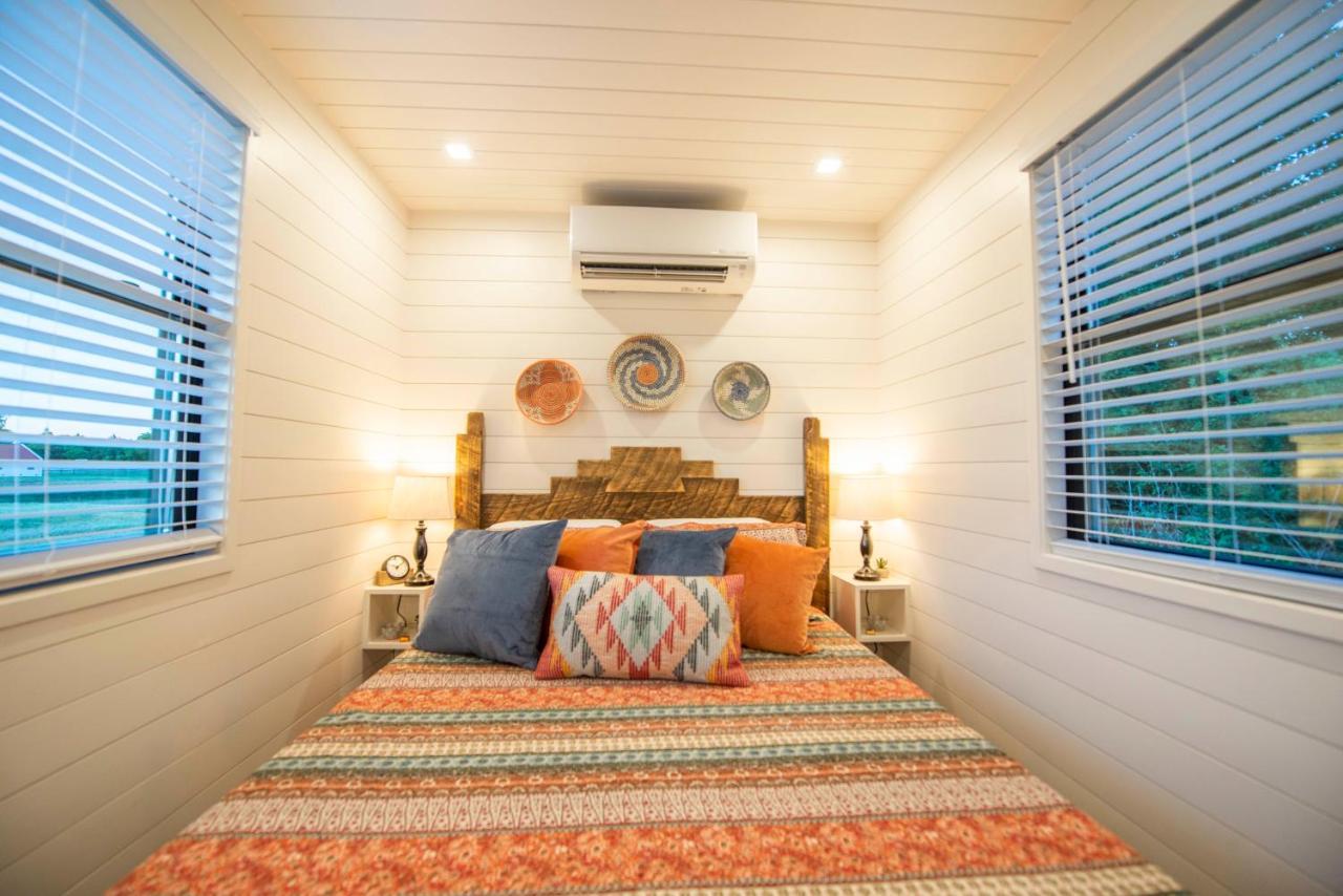 Villa La Casita-Shipping Container House Near Magnolia/Baylor à Bellmead Extérieur photo
