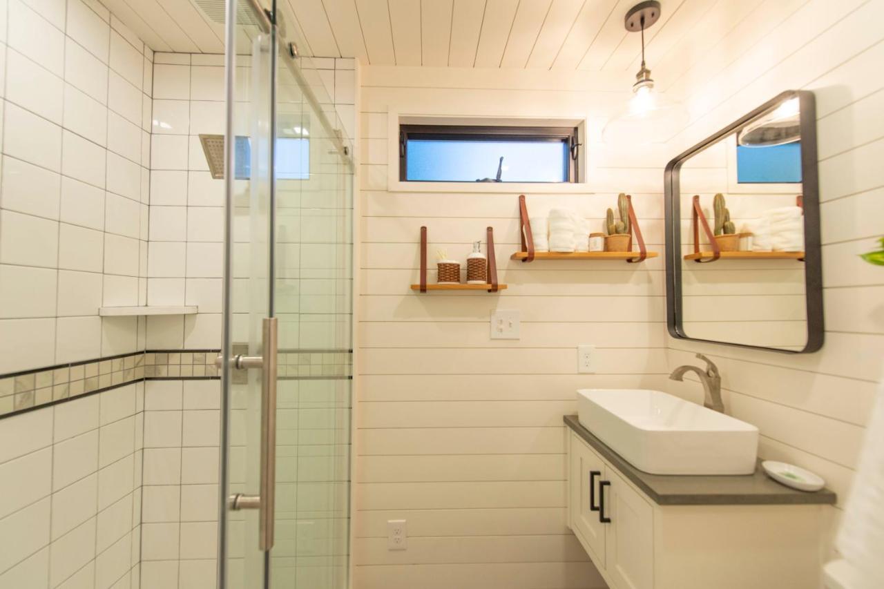 Villa La Casita-Shipping Container House Near Magnolia/Baylor à Bellmead Extérieur photo